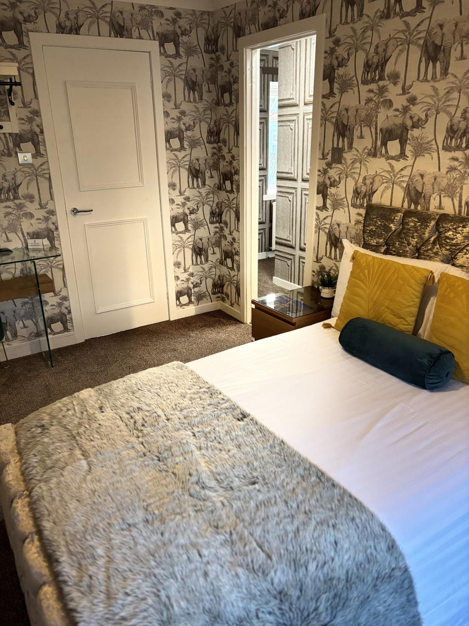 The Blackhorse Accommodation นิวตันสจวร์ต ห้อง รูปภาพ